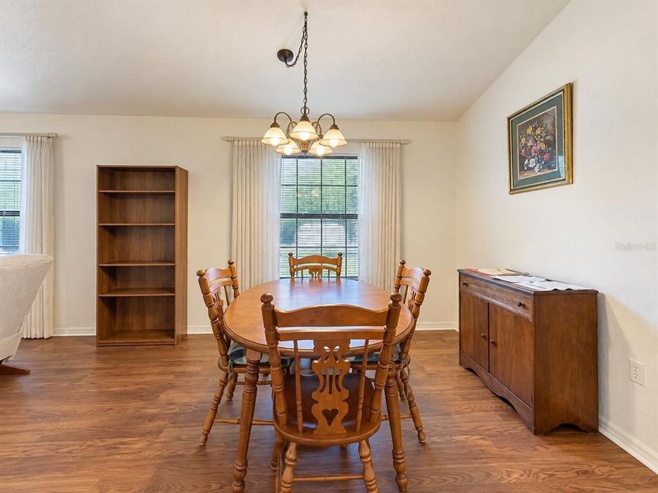 For Sale: $214,900 (2 beds, 2 baths, 1138 Square Feet)