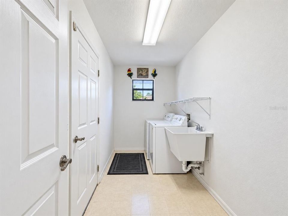 For Sale: $214,900 (2 beds, 2 baths, 1138 Square Feet)
