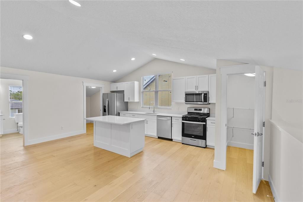 For Sale: $619,000 (5 beds, 4 baths, 3272 Square Feet)