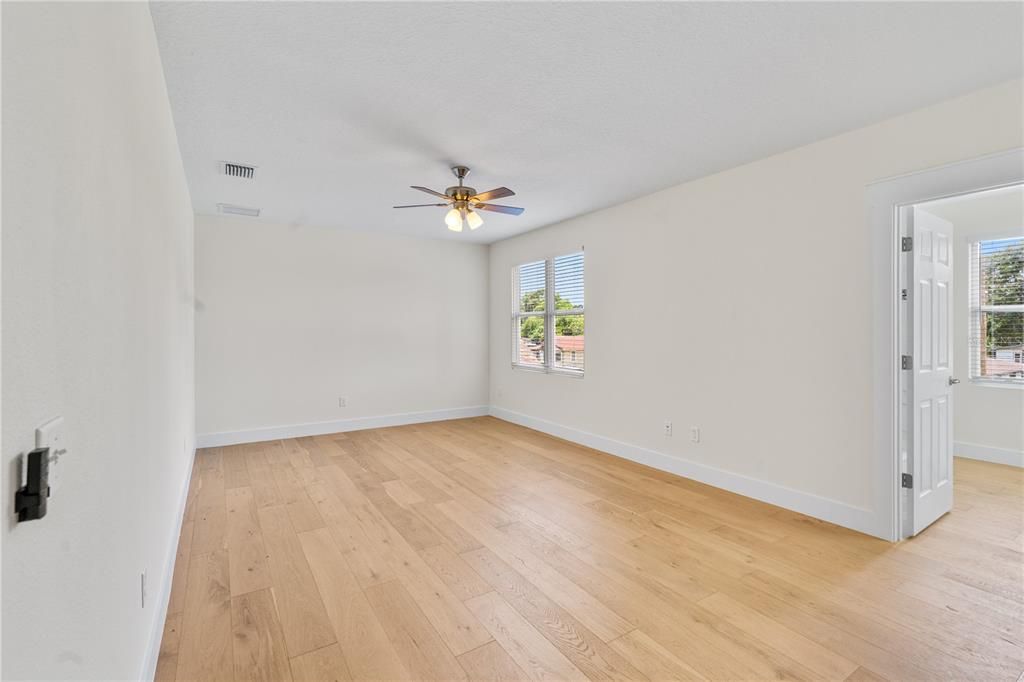 For Sale: $619,000 (5 beds, 4 baths, 3272 Square Feet)
