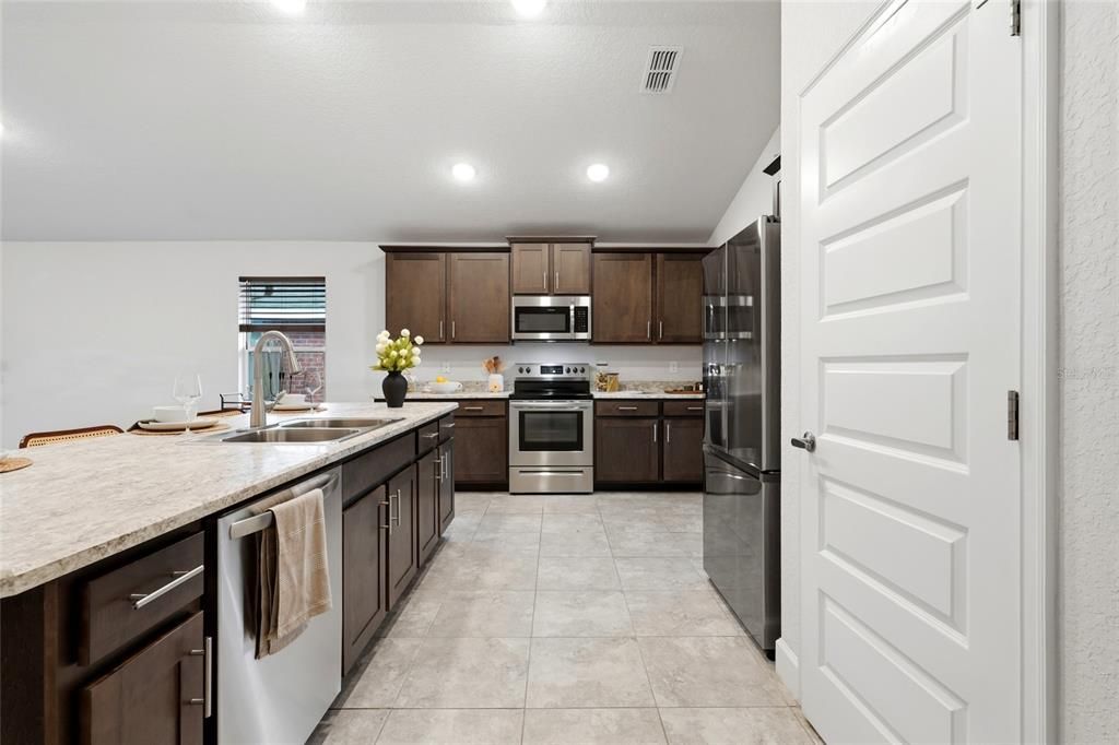 En Venta: $329,900 (3 camas, 2 baños, 1850 Pies cuadrados)