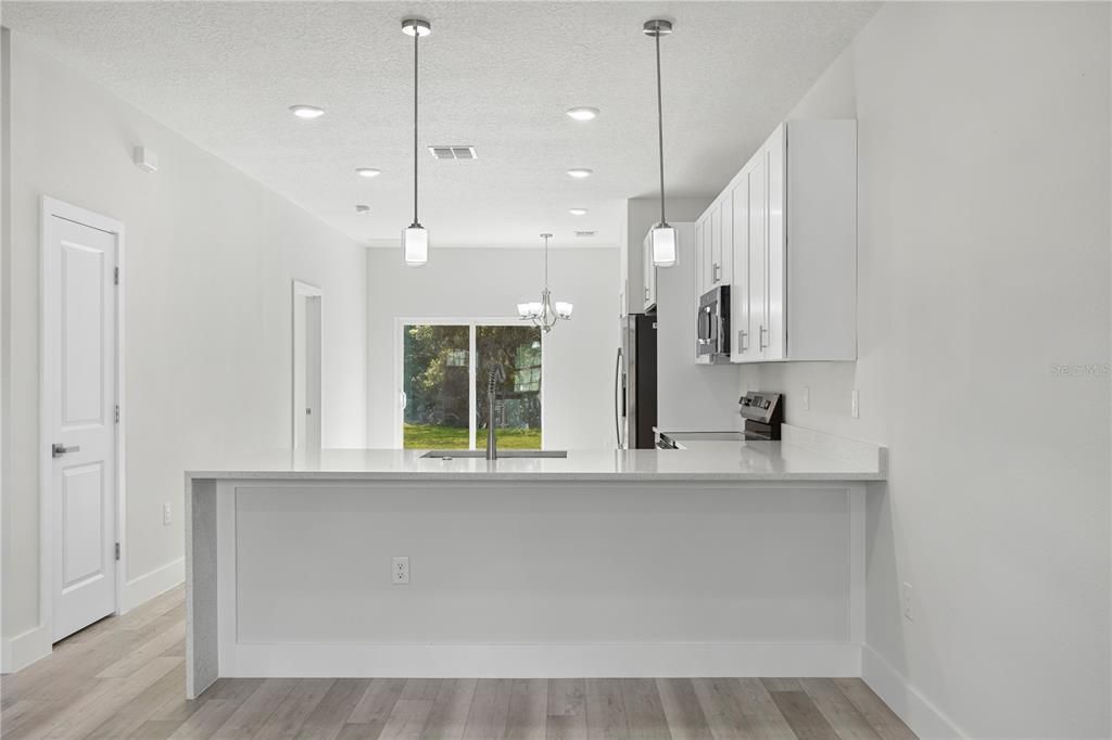 For Rent: $1,600 (3 beds, 2 baths, 1321 Square Feet)