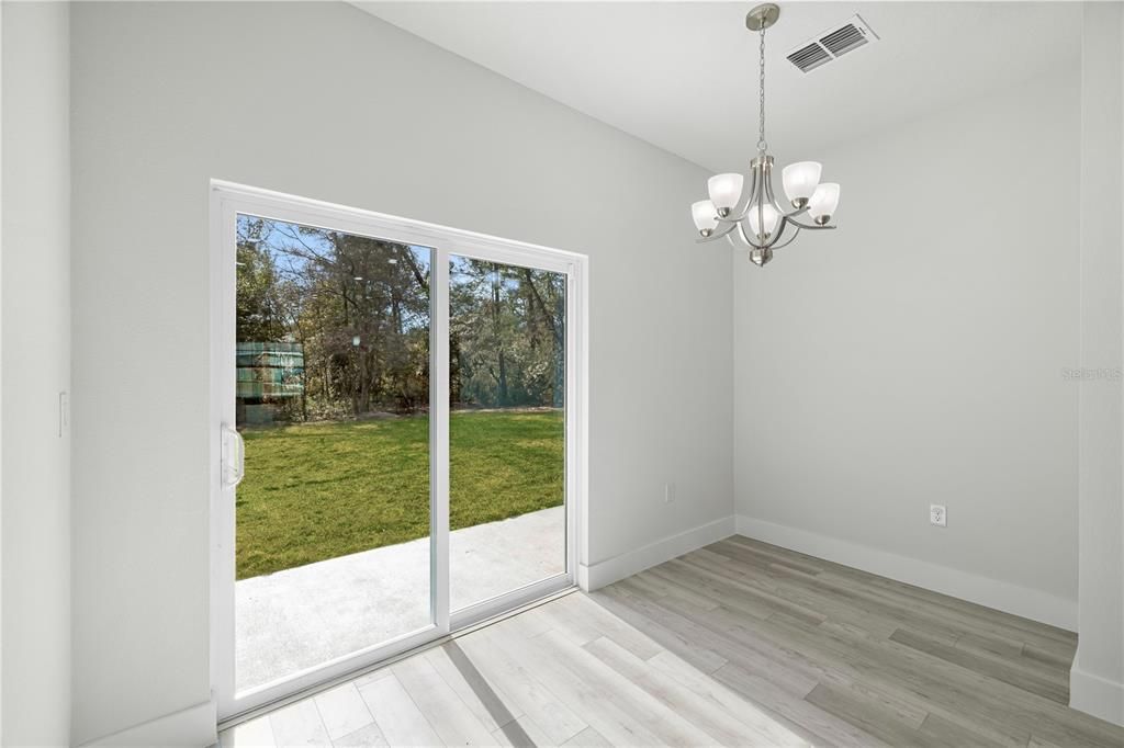 For Rent: $1,600 (3 beds, 2 baths, 1321 Square Feet)