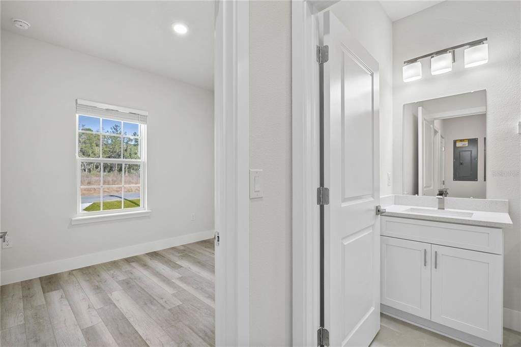For Rent: $1,600 (3 beds, 2 baths, 1321 Square Feet)