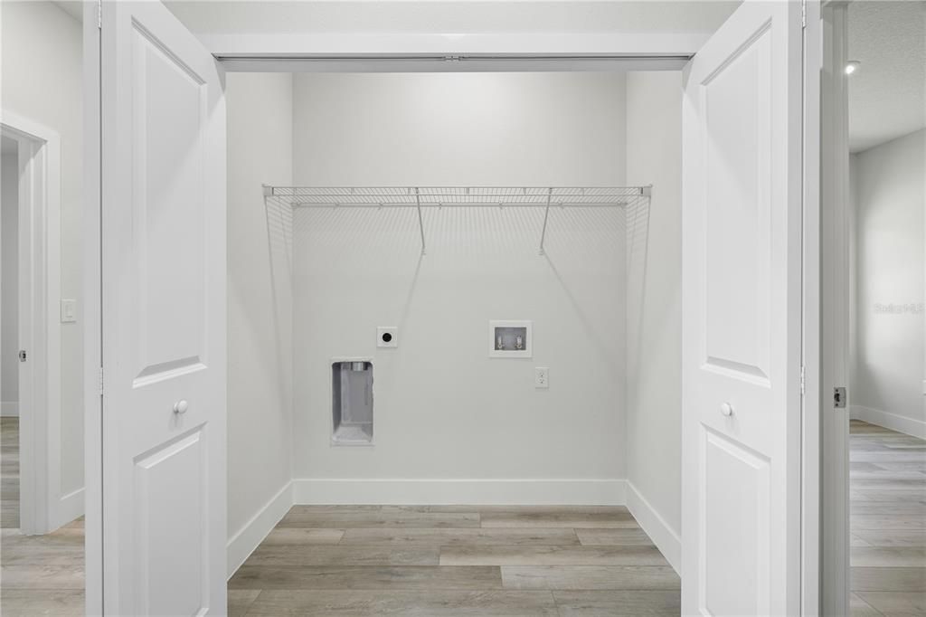 For Rent: $1,600 (3 beds, 2 baths, 1321 Square Feet)