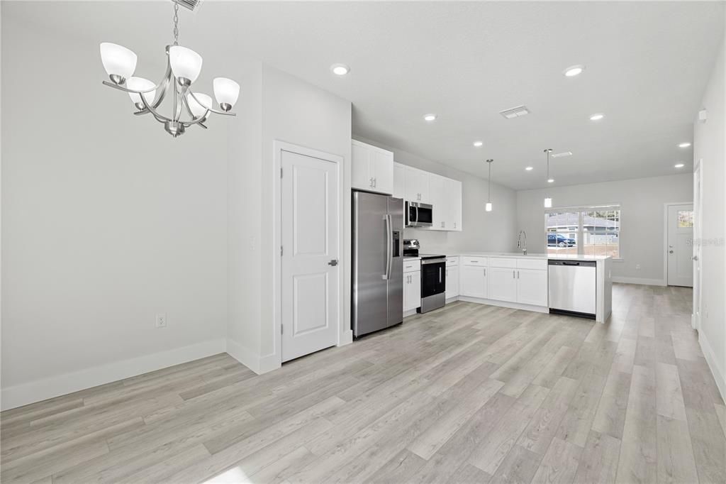 For Rent: $1,600 (3 beds, 2 baths, 1321 Square Feet)