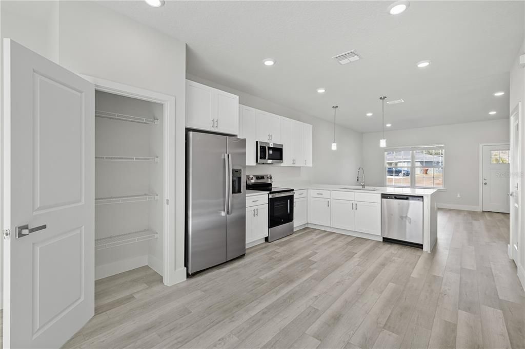 For Rent: $1,600 (3 beds, 2 baths, 1321 Square Feet)
