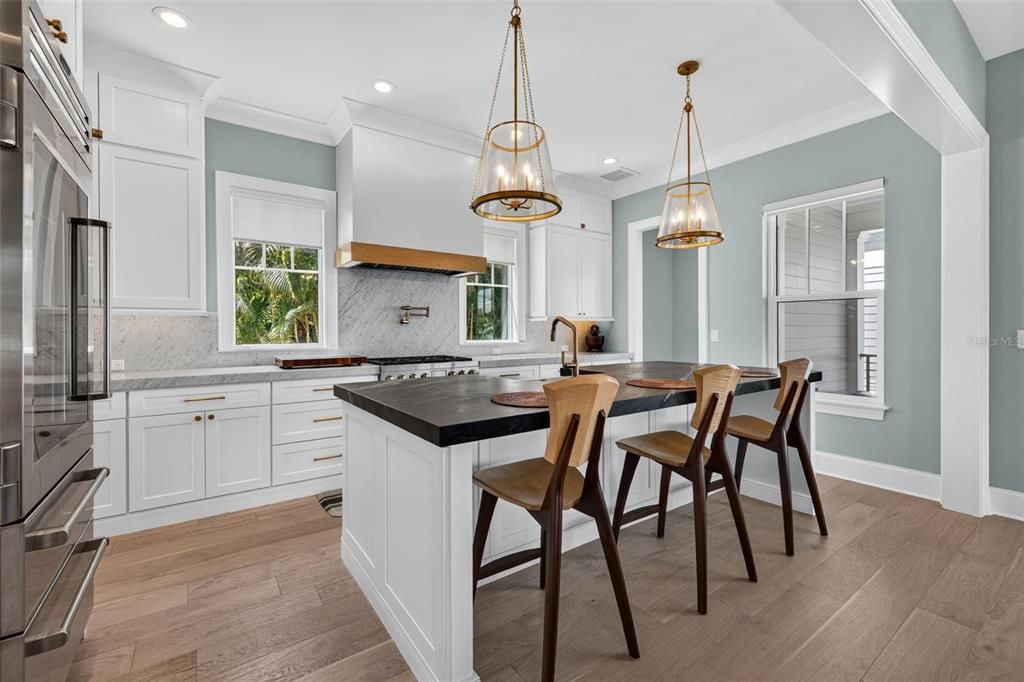 For Sale: $1,750,000 (4 beds, 2 baths, 2941 Square Feet)