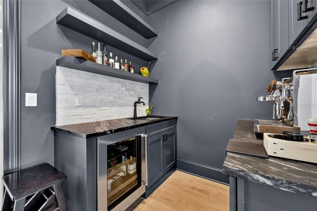 For Sale: $1,750,000 (4 beds, 2 baths, 2941 Square Feet)