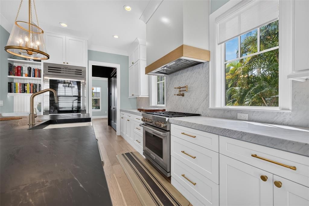 For Sale: $1,750,000 (4 beds, 2 baths, 2941 Square Feet)