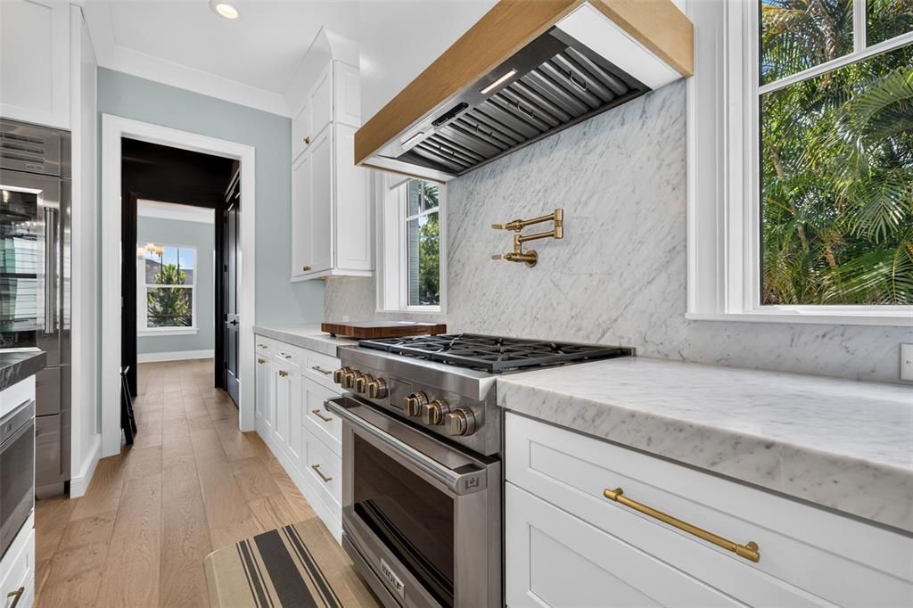 For Sale: $1,750,000 (4 beds, 2 baths, 2941 Square Feet)