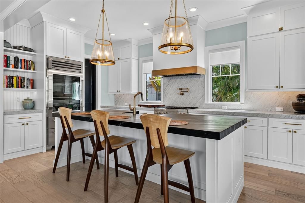 For Sale: $1,750,000 (4 beds, 2 baths, 2941 Square Feet)