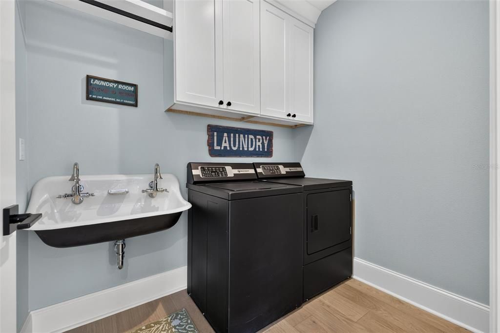 For Sale: $1,750,000 (4 beds, 2 baths, 2941 Square Feet)