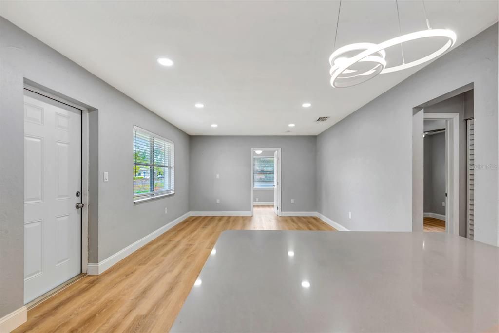 For Rent: $1,875 (3 beds, 1 baths, 944 Square Feet)