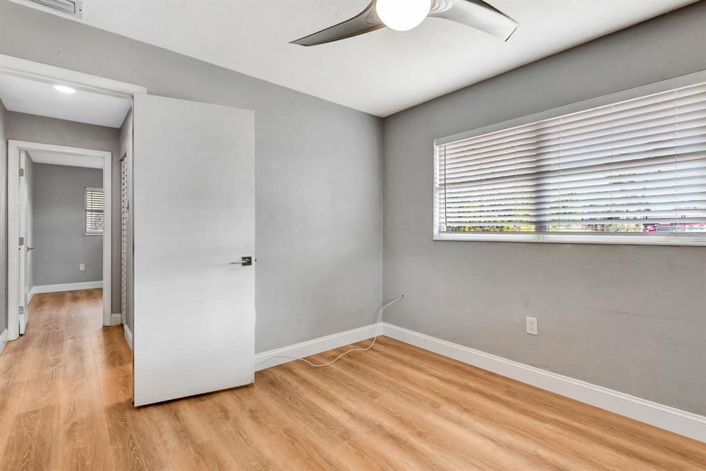 For Rent: $1,875 (3 beds, 1 baths, 944 Square Feet)