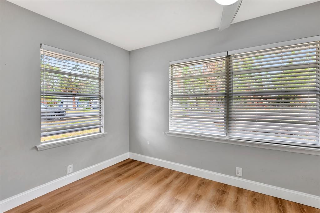 For Rent: $1,875 (3 beds, 1 baths, 944 Square Feet)