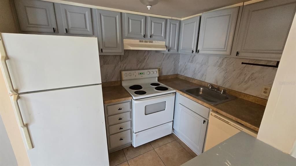 На продажу: $159,000 (2 спален, 1 ванн, 850 Квадратных фут)