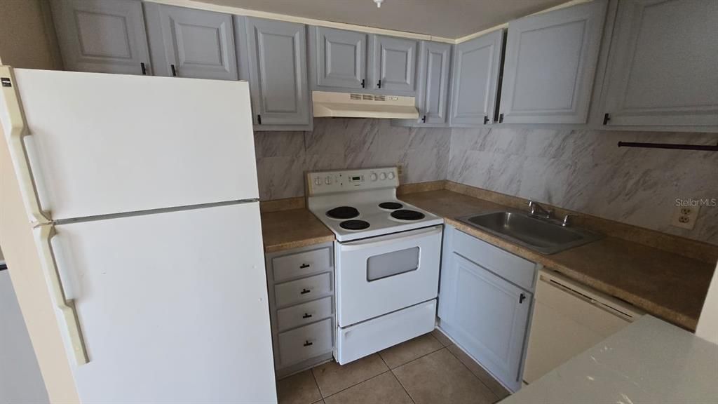 На продажу: $159,000 (2 спален, 1 ванн, 850 Квадратных фут)