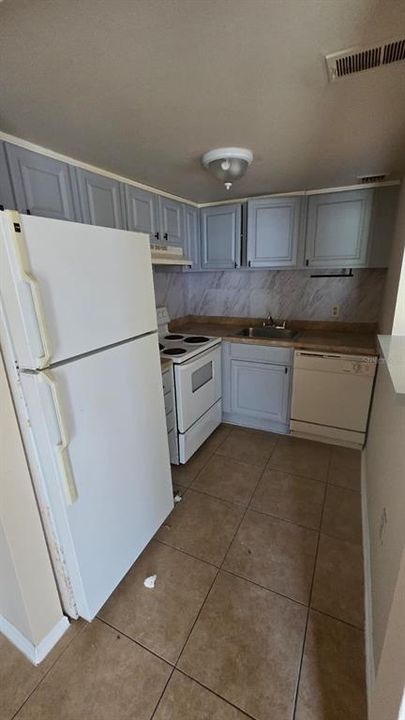 На продажу: $159,000 (2 спален, 1 ванн, 850 Квадратных фут)