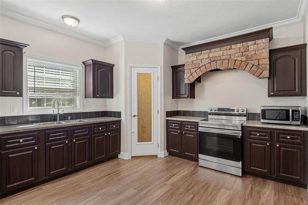 For Sale: $340,000 (3 beds, 2 baths, 1188 Square Feet)