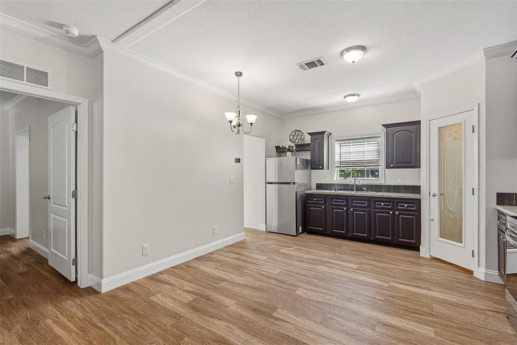 For Sale: $340,000 (3 beds, 2 baths, 1188 Square Feet)