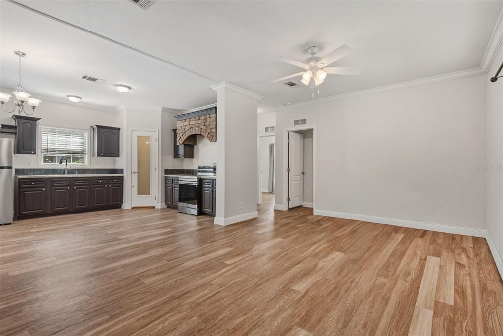 For Sale: $340,000 (3 beds, 2 baths, 1188 Square Feet)