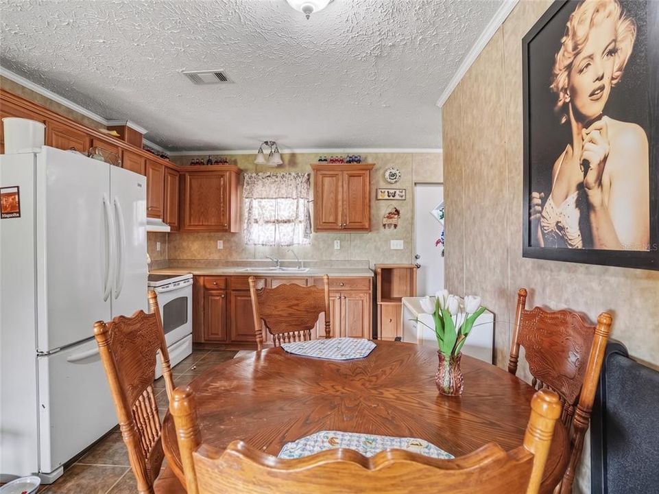На продажу: $179,900 (3 спален, 2 ванн, 1080 Квадратных фут)