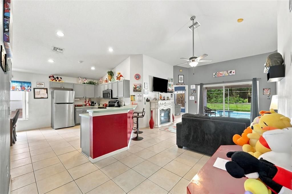 For Sale: $410,000 (4 beds, 3 baths, 1689 Square Feet)