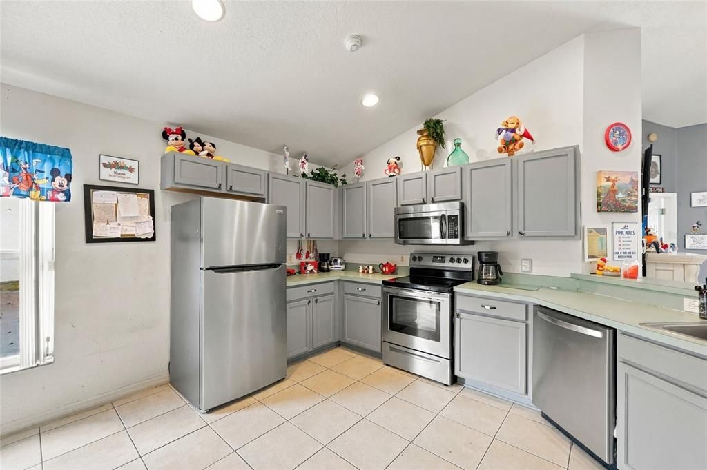 For Sale: $410,000 (4 beds, 3 baths, 1689 Square Feet)