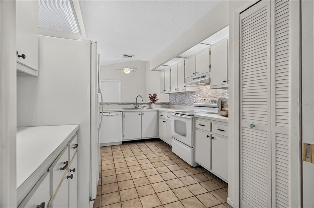 En Venta: $275,900 (3 camas, 2 baños, 1775 Pies cuadrados)