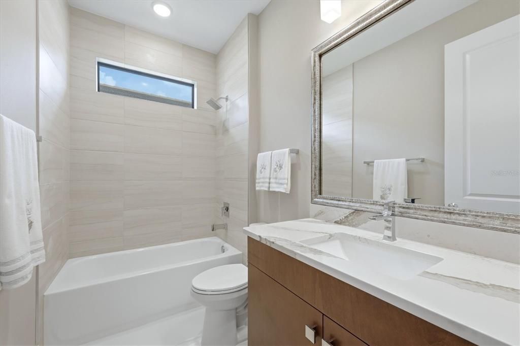 En Venta: $590,000 (2 camas, 2 baños, 1671 Pies cuadrados)
