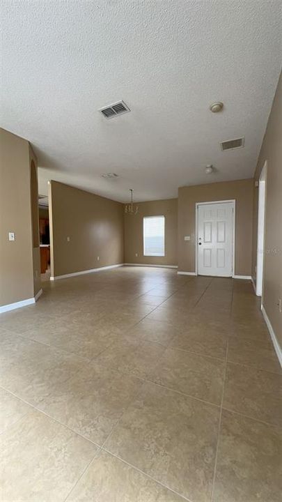 For Rent: $1,700 (3 beds, 2 baths, 1474 Square Feet)