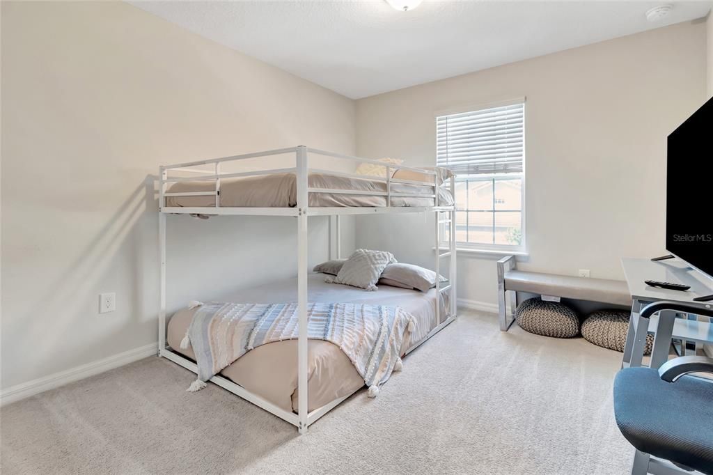 En Venta: $550,000 (5 camas, 4 baños, 2700 Pies cuadrados)