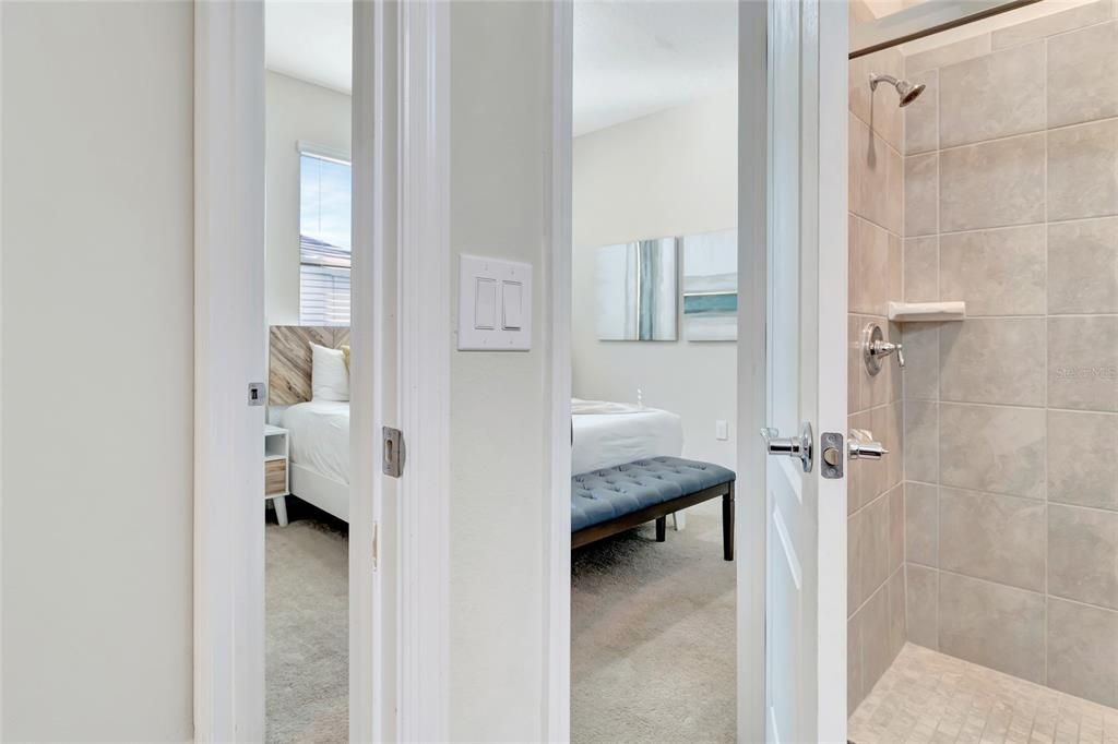 En Venta: $550,000 (5 camas, 4 baños, 2700 Pies cuadrados)