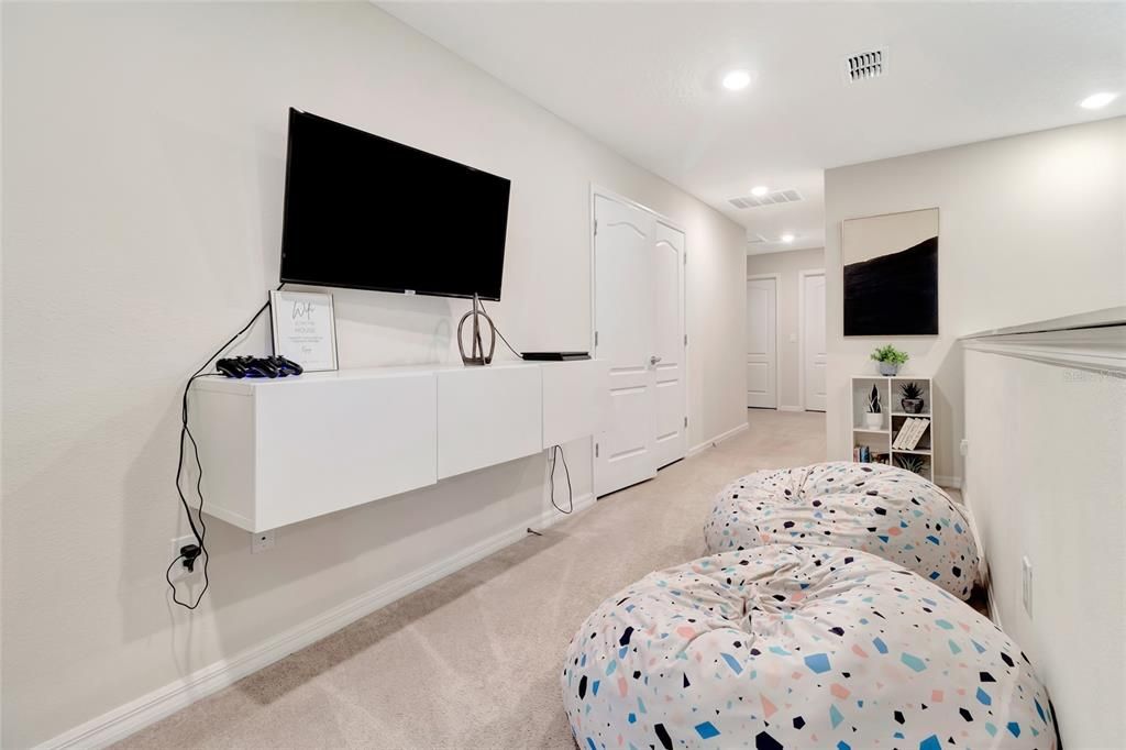En Venta: $550,000 (5 camas, 4 baños, 2700 Pies cuadrados)