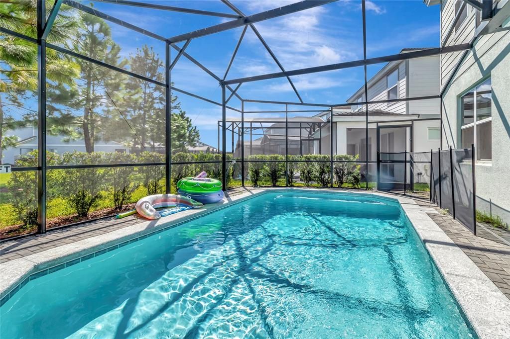 En Venta: $550,000 (5 camas, 4 baños, 2700 Pies cuadrados)