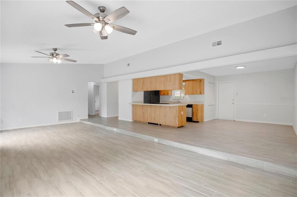For Sale: $375,000 (3 beds, 2 baths, 1812 Square Feet)