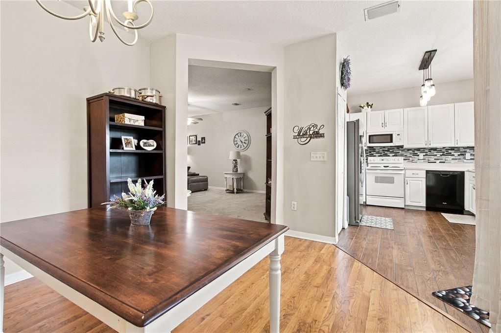 На продажу: $225,000 (2 спален, 2 ванн, 1708 Квадратных фут)