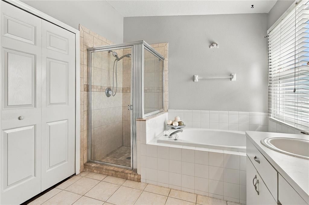 На продажу: $225,000 (2 спален, 2 ванн, 1708 Квадратных фут)