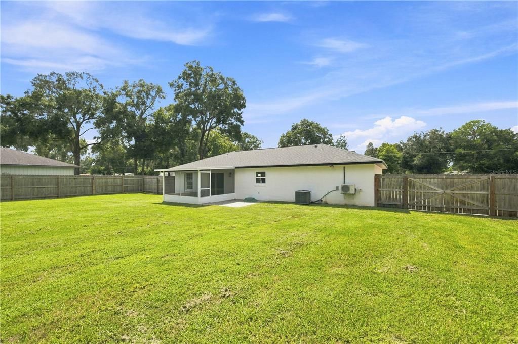 For Sale: $258,900 (2 beds, 2 baths, 1067 Square Feet)