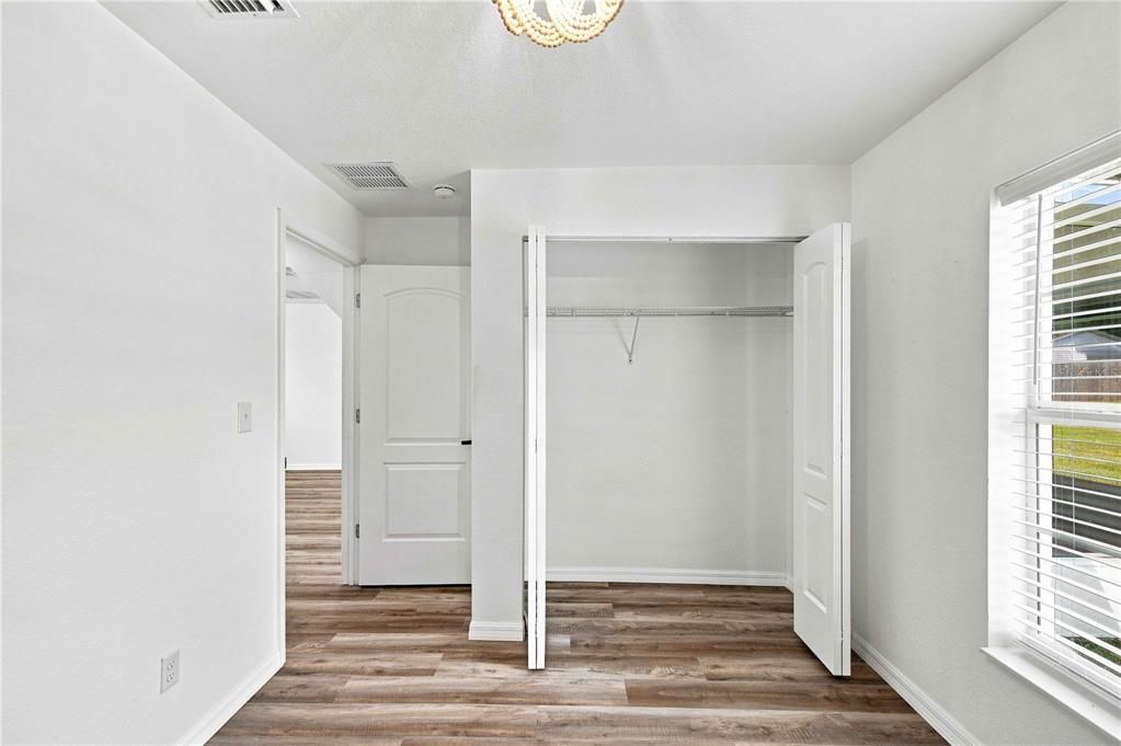 For Sale: $258,900 (2 beds, 2 baths, 1067 Square Feet)