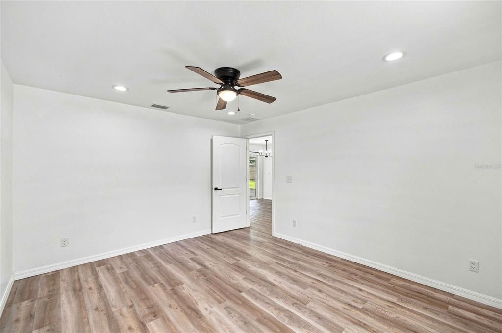 For Sale: $258,900 (2 beds, 2 baths, 1067 Square Feet)