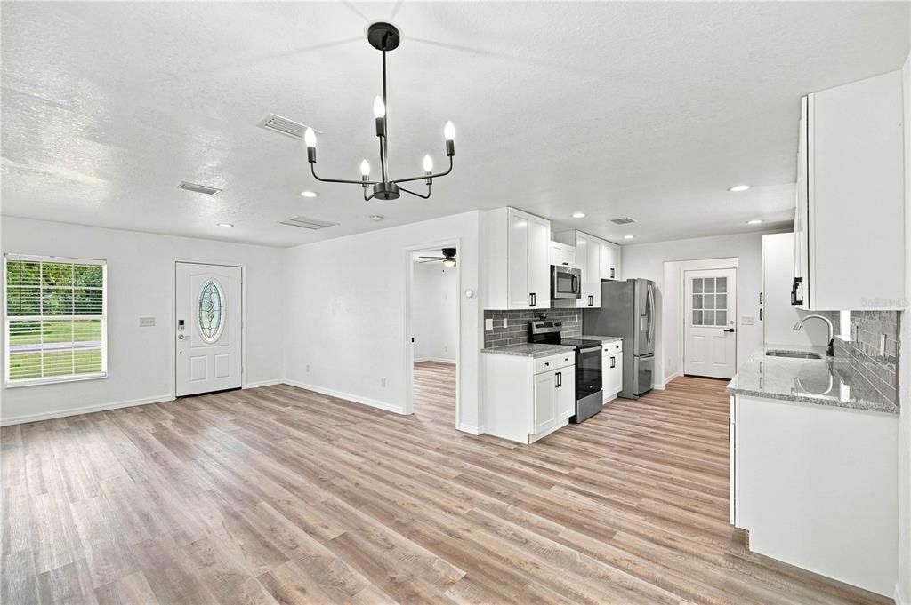 For Sale: $258,900 (2 beds, 2 baths, 1067 Square Feet)