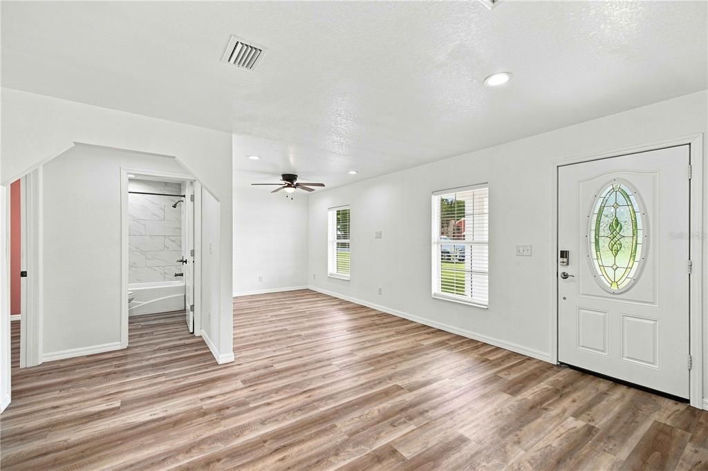 For Sale: $258,900 (2 beds, 2 baths, 1067 Square Feet)