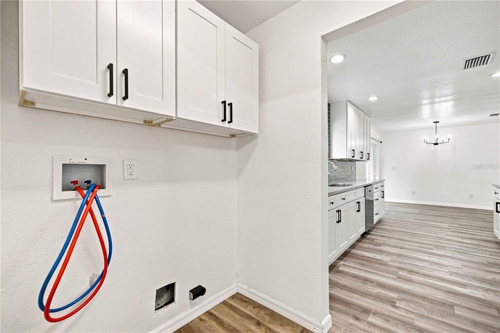 For Sale: $258,900 (2 beds, 2 baths, 1067 Square Feet)