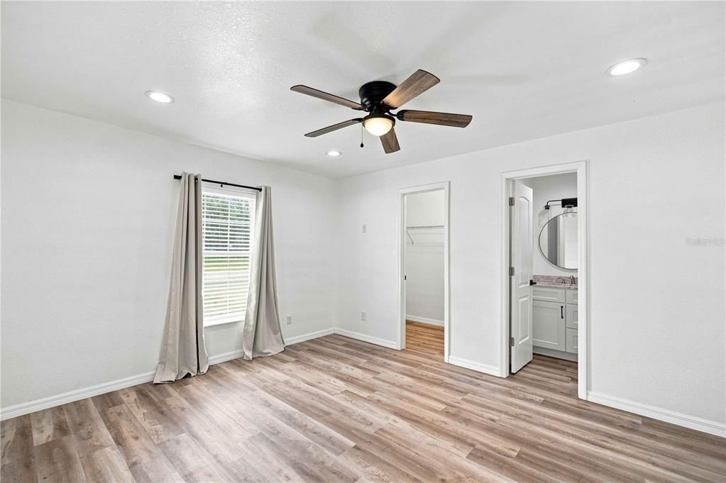 For Sale: $258,900 (2 beds, 2 baths, 1067 Square Feet)