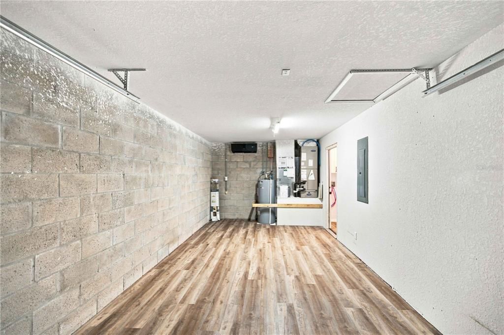For Sale: $258,900 (2 beds, 2 baths, 1067 Square Feet)