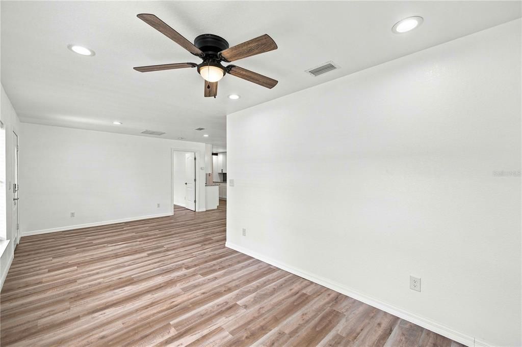 For Sale: $258,900 (2 beds, 2 baths, 1067 Square Feet)