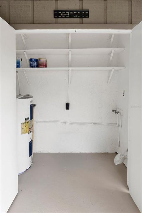 For Sale: $206,999 (2 beds, 1 baths, 898 Square Feet)