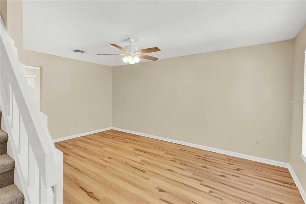 For Sale: $206,999 (2 beds, 1 baths, 898 Square Feet)